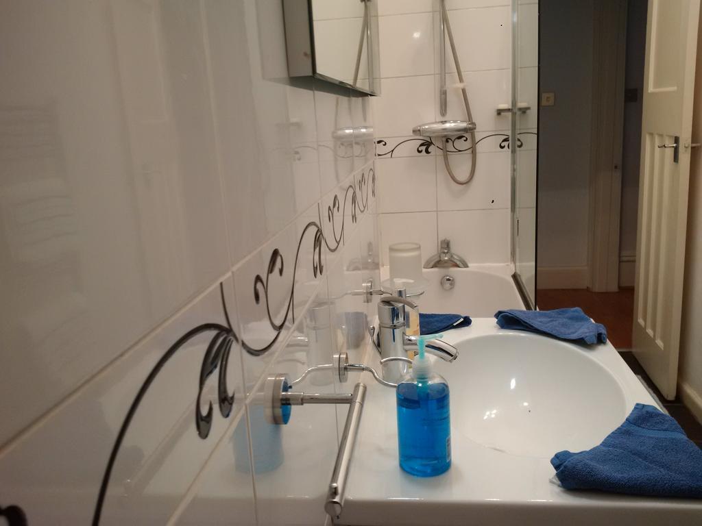 Luxury Holland Park, Sleeps 2, Free S'Fast Wifi Apartment Лондон Екстериор снимка