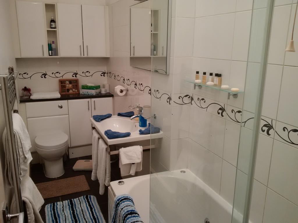 Luxury Holland Park, Sleeps 2, Free S'Fast Wifi Apartment Лондон Екстериор снимка